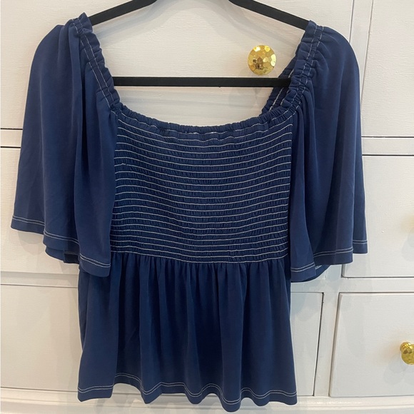 NEW, Boho Chic, Navy Smocked Short Sleeve, Flowy Top, Size Large - Picture 1 of 3
